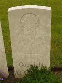 Etaples Military Cemetery - Fargey, J H
